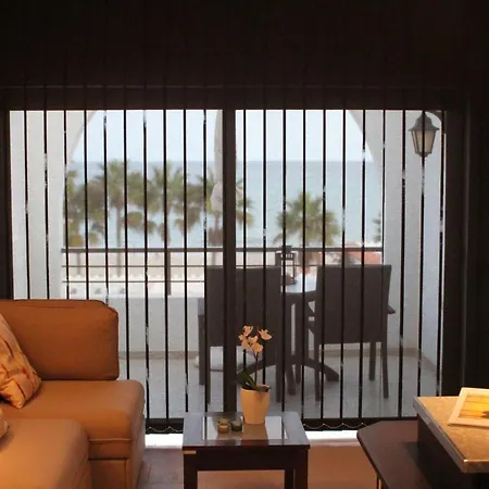 Solyventura Maisonette-bungalow In Einmaliger Strandlage בית נופש